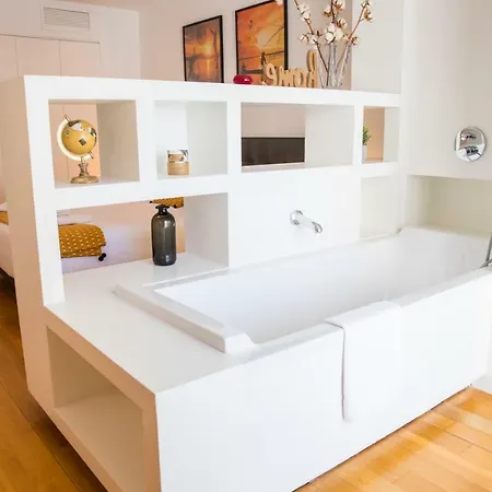 Fabulous Townhouse In The Core Of Apartment *