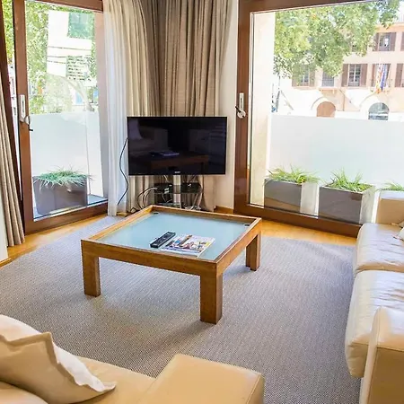 Fabulous Townhouse In The Core Of Apartment *